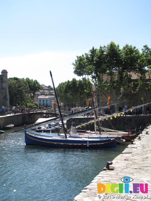 SX27698 Historic catalan sailboats Collioure harbour